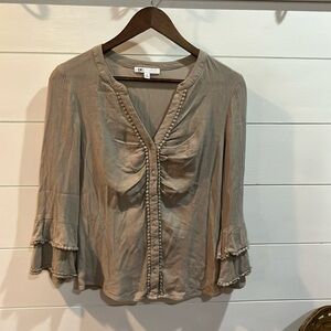 DR2 3/4 bell sleeve top women’s medium